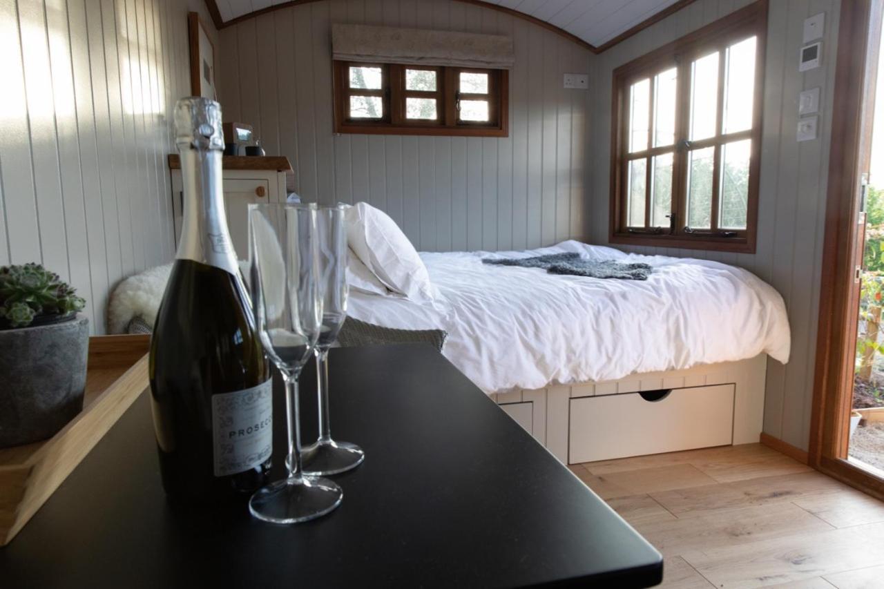 Luxury, Rural Shepherds Hut With Hot Tub Nr Bath Bristol Exterior foto