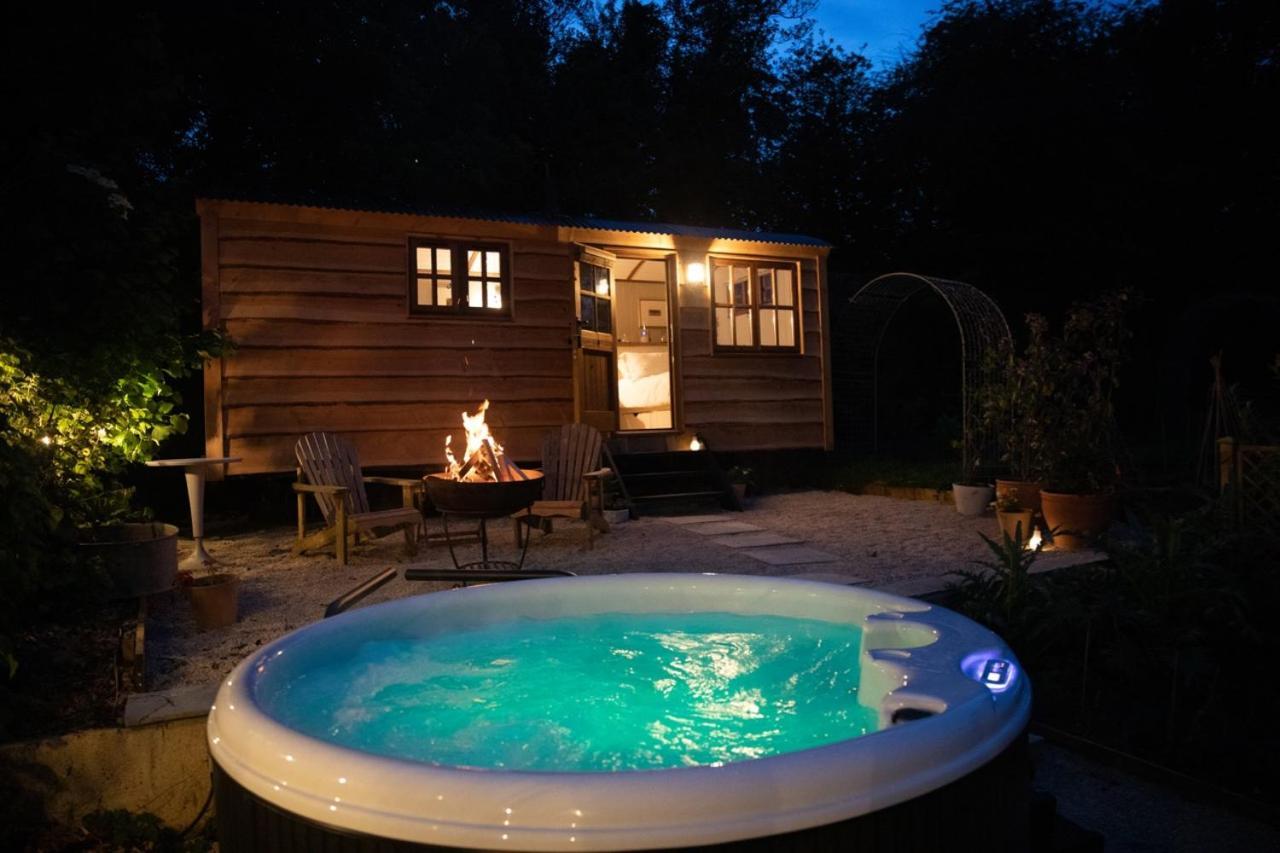 Luxury, Rural Shepherds Hut With Hot Tub Nr Bath Bristol Exterior foto