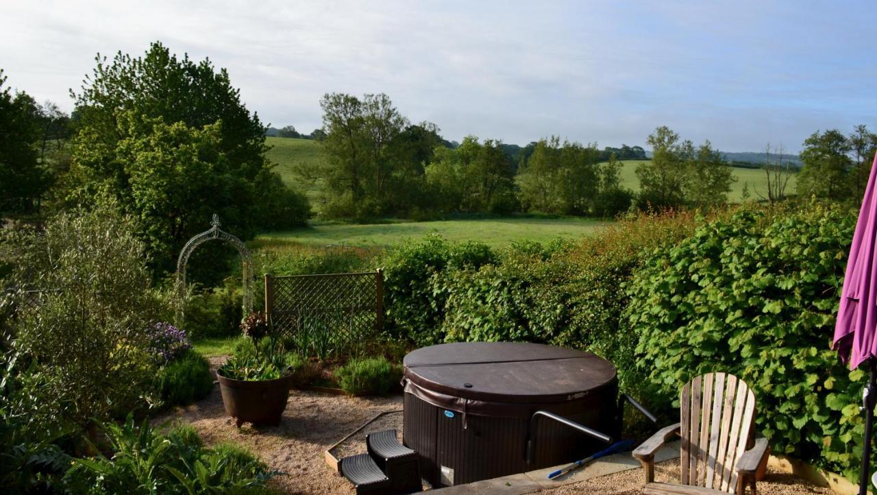 Luxury, Rural Shepherds Hut With Hot Tub Nr Bath Bristol Exterior foto